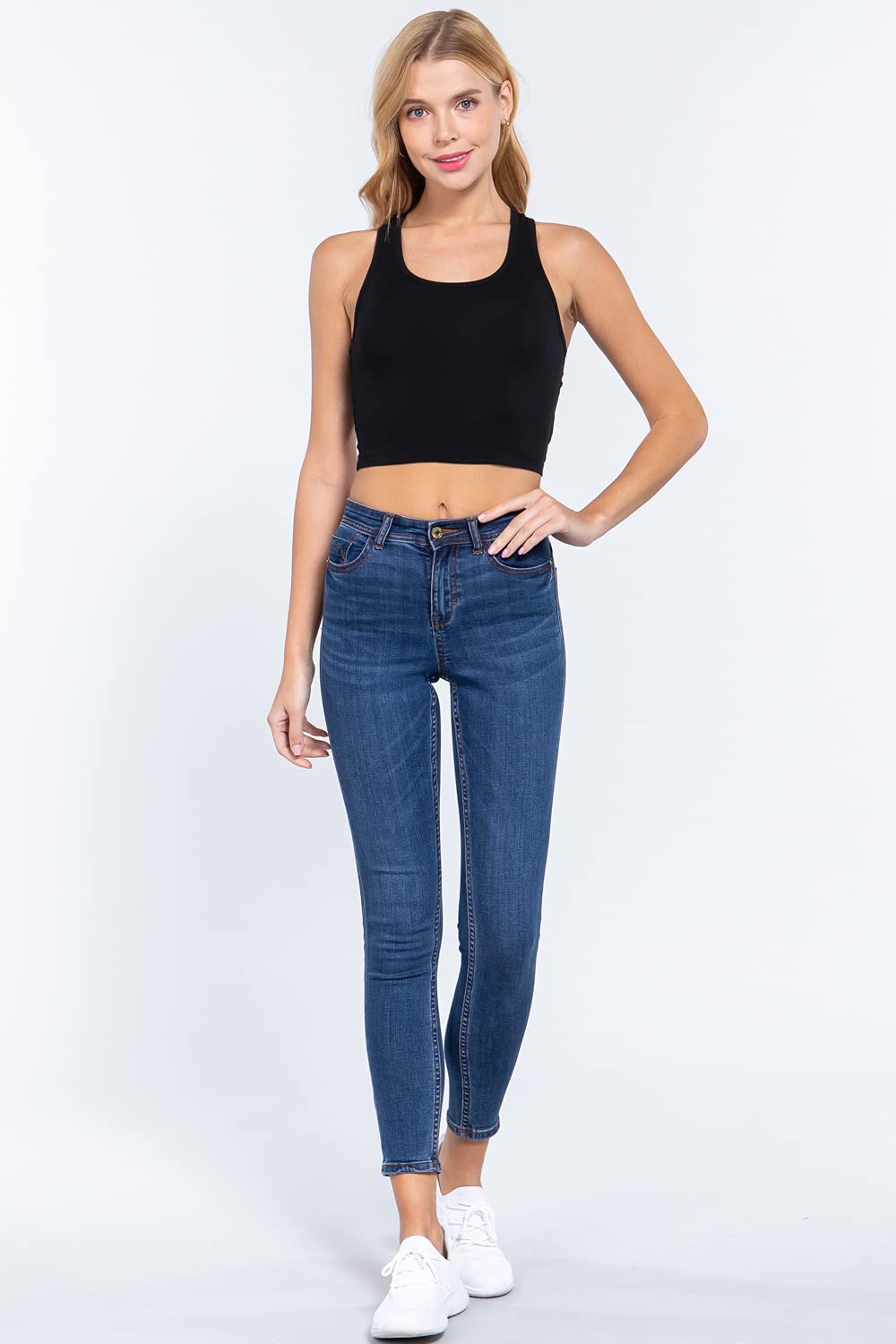 Khanomak Women's Basic Cropped Scoop Neck Tank Top1
