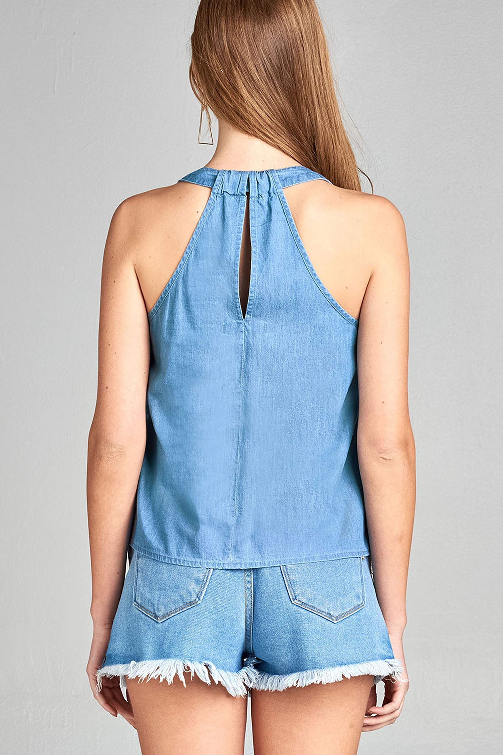 Women's Sleeveless Scoop Neck Front Button Detail Chambray Top