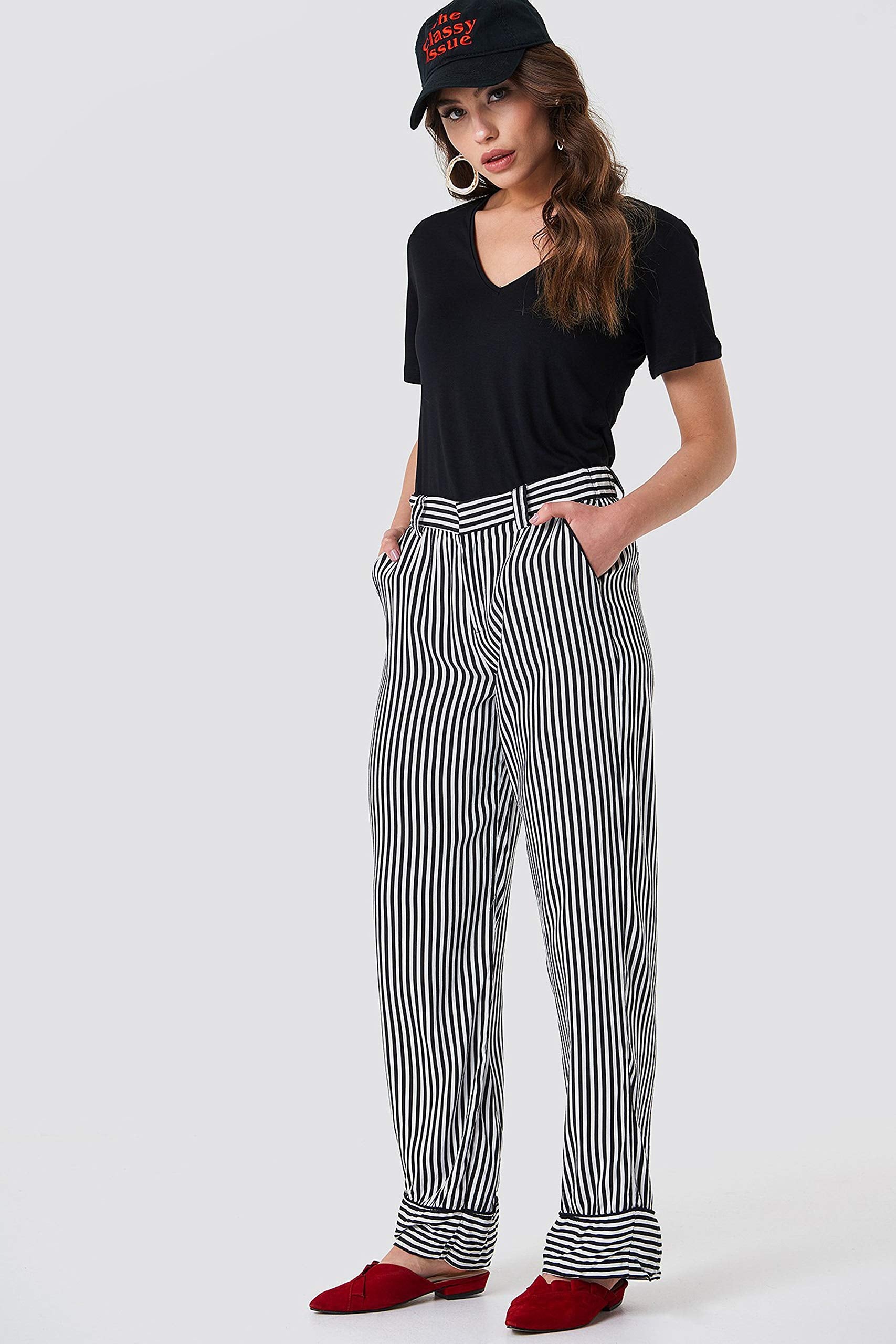 Khanomak Women's Short Sleeve Plain Casual Basic Tee Cotton V Neck Regular Fit T-Shirt Tops