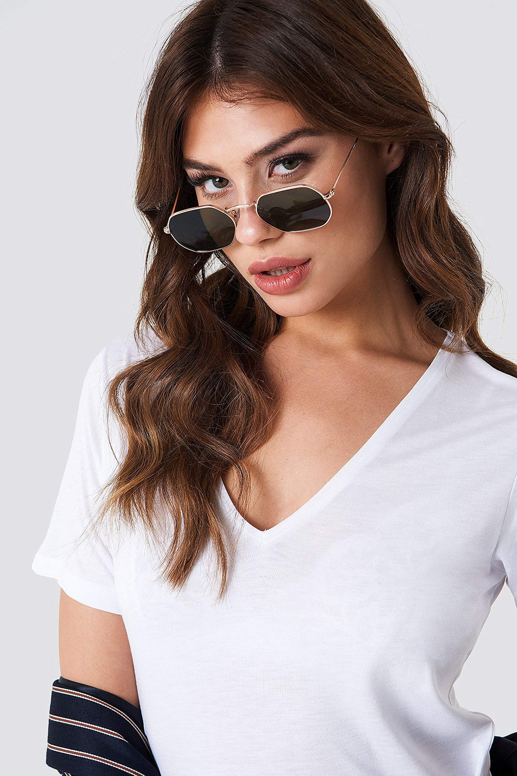 Khanomak Women's Short Sleeve Plain Casual Basic Tee Cotton V Neck Regular Fit T-Shirt Tops